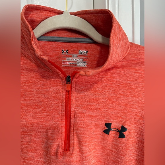 ⭐️SOLD⭐️ Men’s Under Armour Red Pullover - Picture 2 of 4